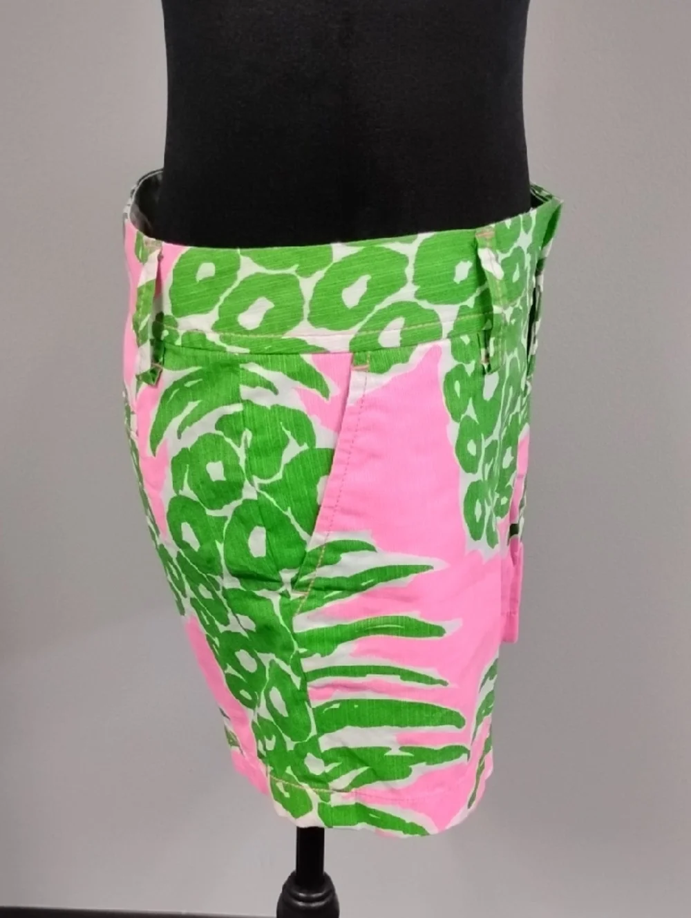Lilly Pulitzer Callahan Vibrant Green & Pink Tropical Print Shorts, Sz 10 - Picture 3 of 9
